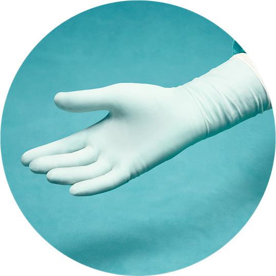 angezogener OP Handschuh ohne Perforation
